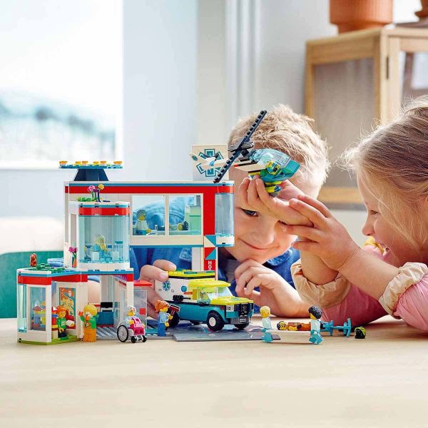 LEGO City Hastane LCT-60330 Yapım Oyuncak Seti