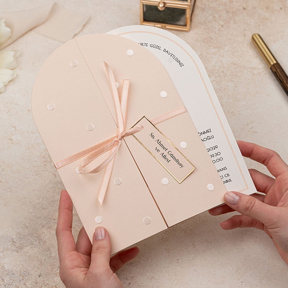 Düğün Davetiyesi Er-505144 Oval Kesim Pembe Renk Zarf Kurdeleli İlginç Davetiye