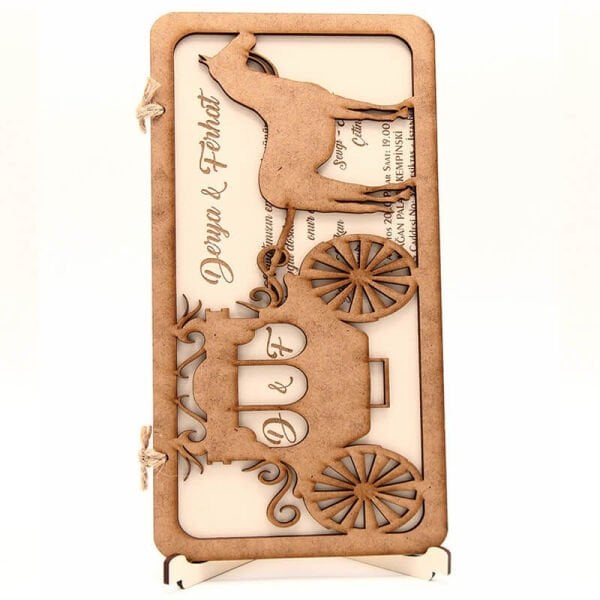 Ahşap Düğün Davetiyesi Modelleri At Arabası Desenli Ahşap Davetiye AHD-3038b