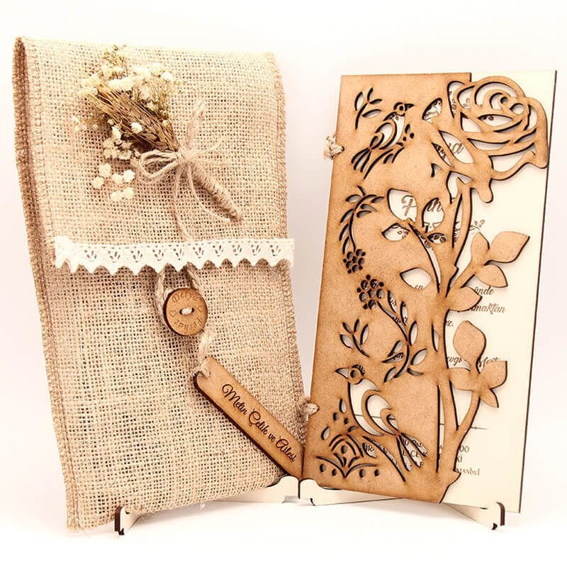 Ahşap Düğün Davetiyesi Modelleri Bülbül ve Gül Desenli Ahşap Davetiye AHD-3037a