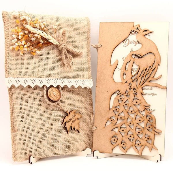 Ahşap Düğün Davetiyesi Modelleri Tavus Kuşu Desenli Ahşap Davetiye AHD-3032a