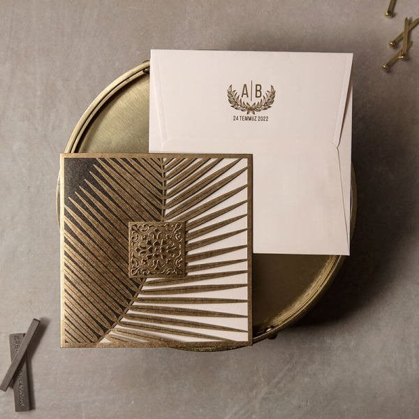 Düğün Davetiyesi İkw-40424 | Somon Renk Zarflı Gold Yaprak Şeklinde Katlamalı Cepli Modern Davetiye