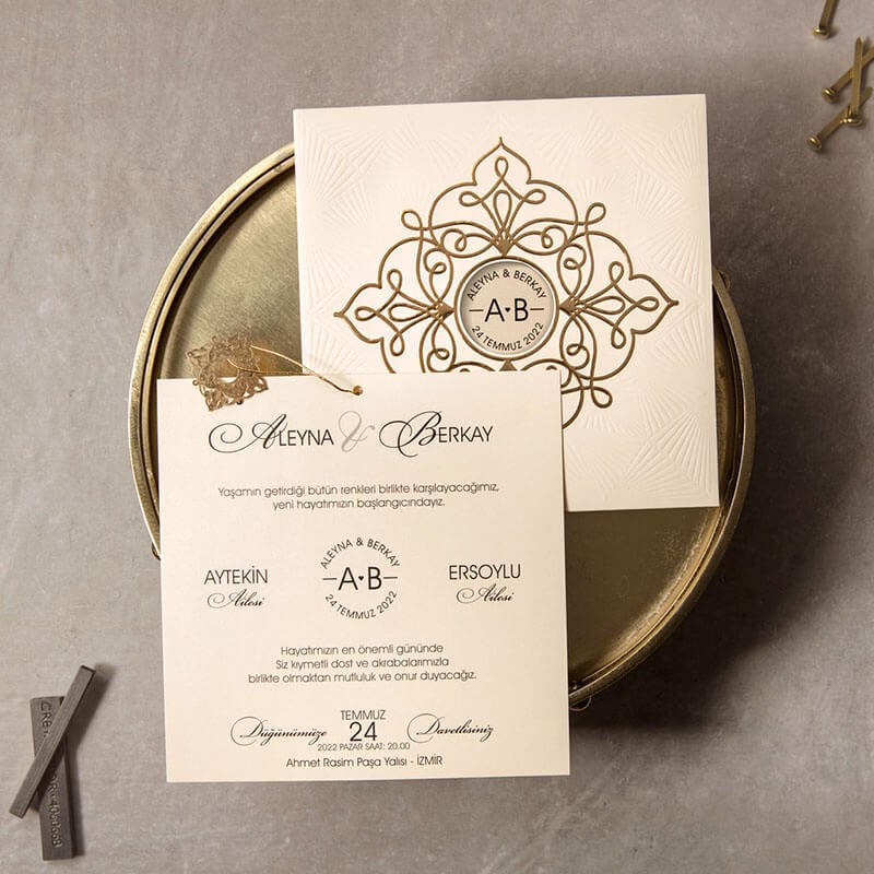 Düğün Davetiyesi İkw-40419 | Altın Varak Kabartma Desenli Pencereli Gold İpli Modern Davetiye 1000 Adet