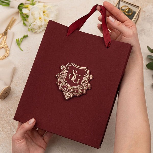 Düğün Davetiyesi Er-505113 | Bordo Renk Çantalı Zarflı Karton Mühürlü Kalın Lüks Davetiye