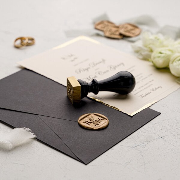 Düğün Davetiyesi Ekn-4503 | Siyah Renk Mühürlü Zarflı Davetiye