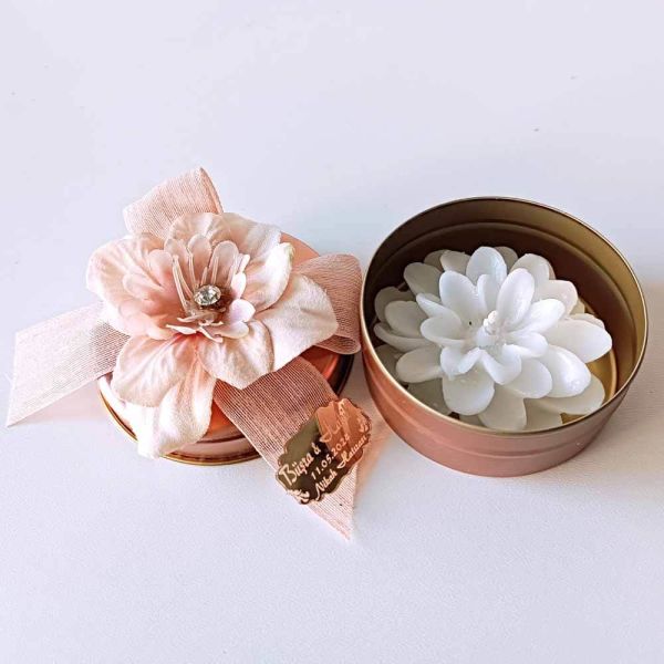 Nikah Şekeri Hediyeliği Büyük Kumaş Güllü Teneke Kutu İçinde Lotus Mum Nks-207