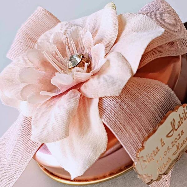 Nikah Şekeri Hediyeliği Büyük Kumaş Güllü Teneke Kutu İçinde Lotus Mum Nks-207