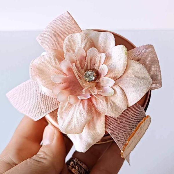 Nikah Şekeri Hediyeliği Büyük Kumaş Güllü Teneke Kutu İçinde Lotus Mum Nks-207