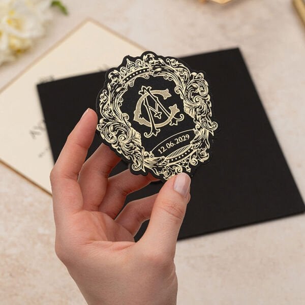 Düğün Davetiyesi Er-505114 | Karton Mühürlü Siyah Renk Zarflı Kare Kalın Lüks Davetiye