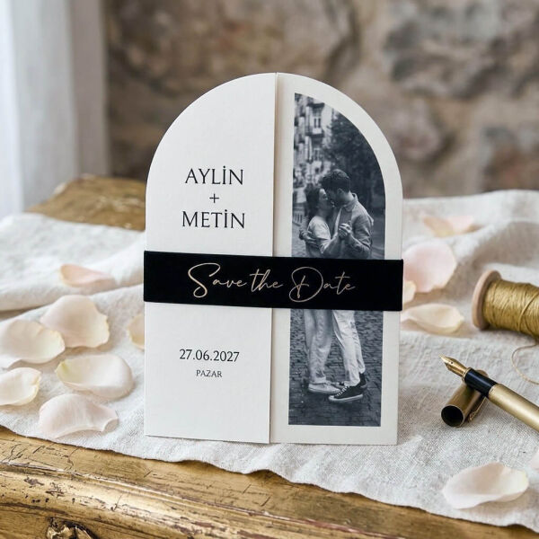 Düğün Davetiyesi Ar-602618 Gelin Damat Resimli Krem Renk Zarfsız İlginç Davetiye