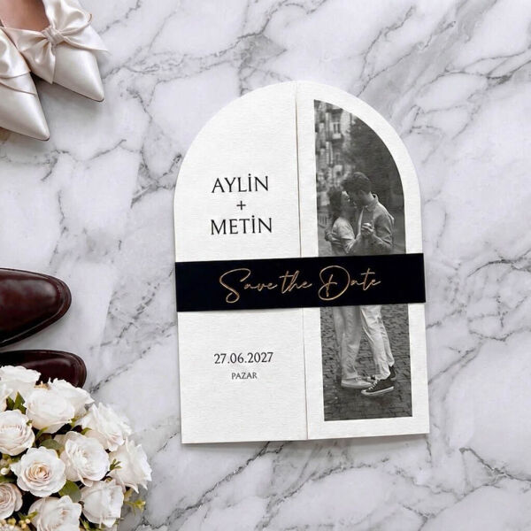 Düğün Davetiyesi Ar-602618 Gelin Damat Resimli Krem Renk Zarfsız İlginç Davetiye