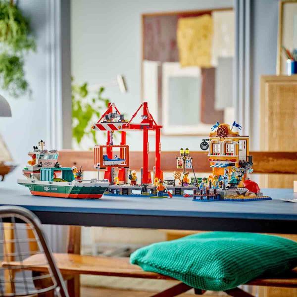 LEGO City Yük Gemili Liman LCT-60422 Yapım Oyuncak Seti
