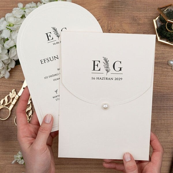Düğün Davetiyesi Er-505148 | İnci Detay Zarflı Kabartma Desenli Oval Kesim Modern Davetiye