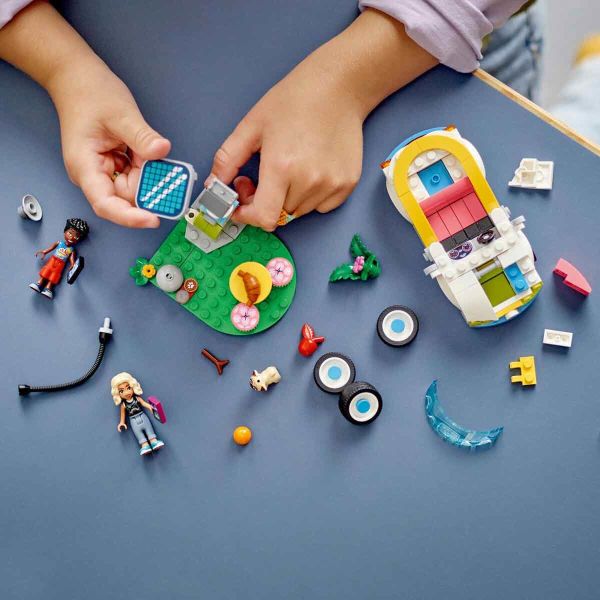 LEGO Friends Elektrikli Araba ve Şarj İstasyonu LFR-42609 Oyuncak Seti