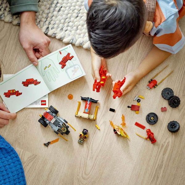LEGO NINJAGO Kai ve Ras'ın Araba ve Motosiklet Savaşı LNG-71789 Oyuncak Seti