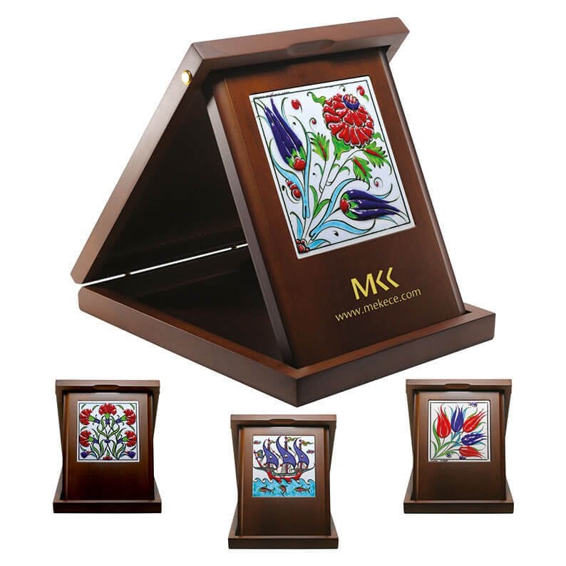 Çinili Plaket ÇPA-01 | Ahşap Kutulu 15x20 cm Ayaklı Ahşap Üzeri 10x10 cm Çinili Plaket Modeli