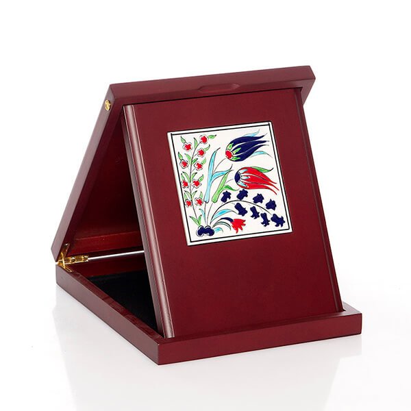 Çinili Plaket ÇPA-01 | Ahşap Kutulu 15x20 cm Ayaklı Ahşap Üzeri 10x10 cm Çinili Plaket Modeli