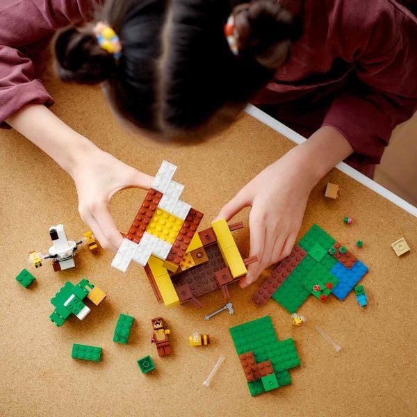 LEGO Minecraft Arı Evi LMC-21241 Oyuncak Seti