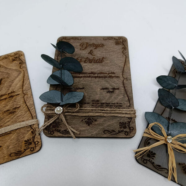 Düğün Davetiyesi Modelleri Okaliptus Detaylı Ahşap Davetiye AHD-202601-2 Koyu Ceviz - 11x16 cm