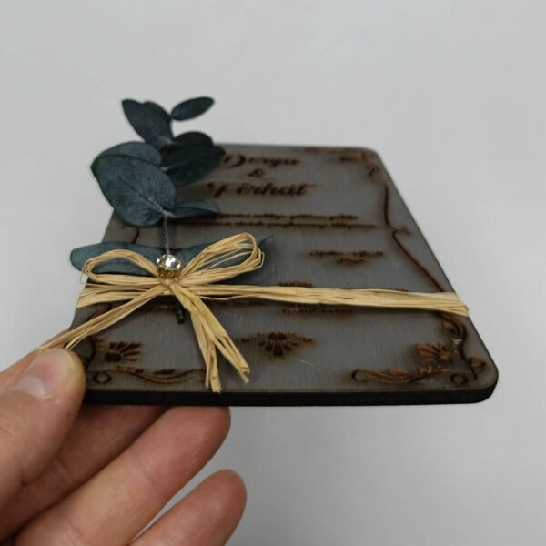 Düğün Davetiyesi Modelleri Okaliptus Detaylı Ahşap Davetiye AHD-202601-2 Gri - 13x19 cm