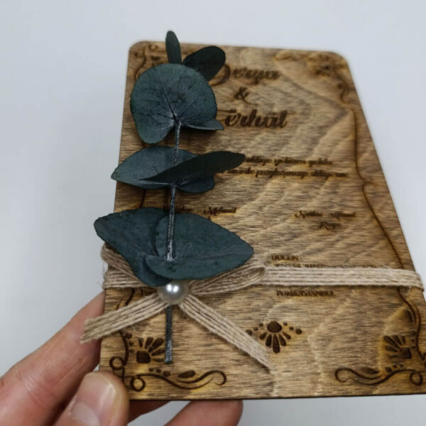 Düğün Davetiyesi Modelleri Okaliptus Detaylı Ahşap Davetiye AHD-202601-2 Ceviz - 13x19 cm