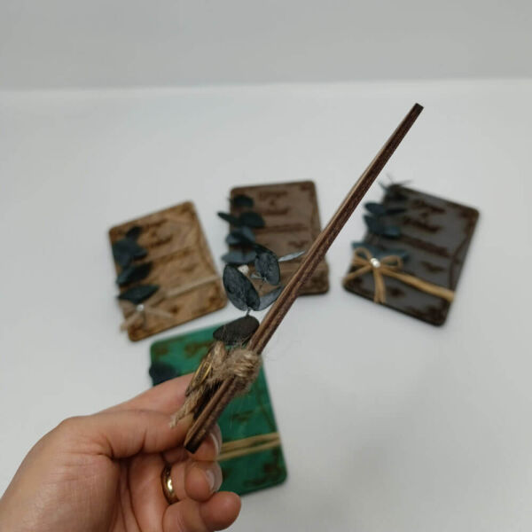 Düğün Davetiyesi Modelleri Okaliptus Detaylı Ahşap Davetiye AHD-202601-2 Kızıl - 13x19 cm