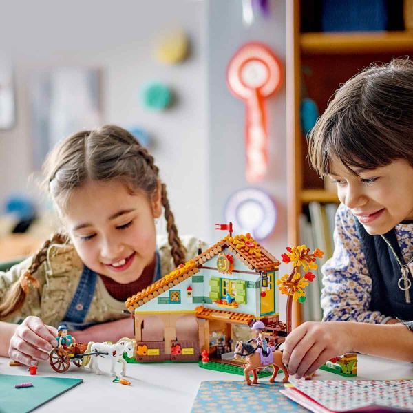 LEGO Friends Autumn’un At Ahırı LFR-41745 Oyuncak Seti