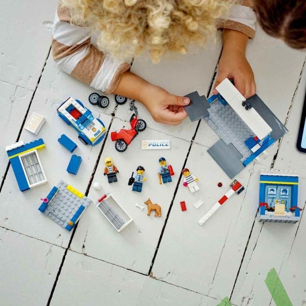 LEGO City Polis Merkezi Takibi LCT-60370 Oyuncak Seti