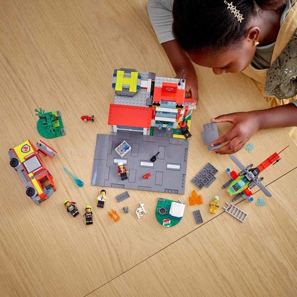 LEGO City İtfaiye Merkezi LCT-60320 Oyuncak Seti