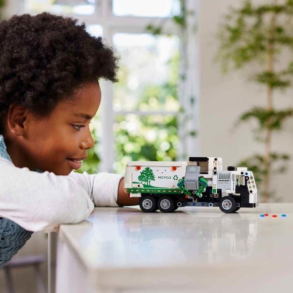 LEGO Technic Mack LR Elektrikli Çöp Kamyonu LTC-42167 Oyuncak
