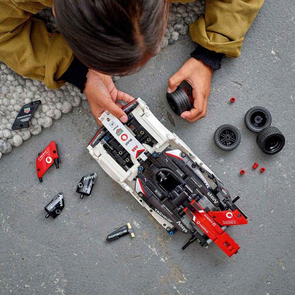 LEGO Technic Formula E Porsche 99X Electric LTC-42137 Oyuncak Araba