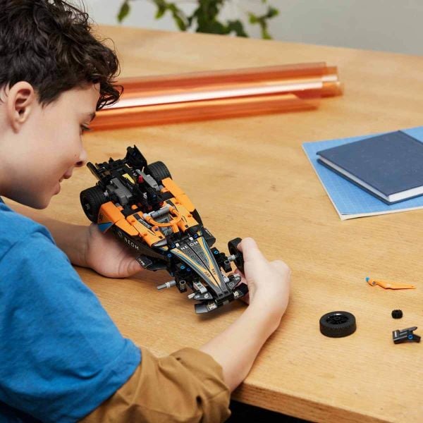 LEGO Technic NEOM McLaren Formula E Yarış Arabası LTC-42169 Oyuncak Araba