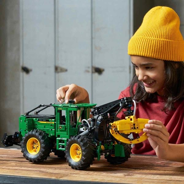 LEGO Technic John Deere 948L-II Orman Makinesi LTC-42157 Oyuncak