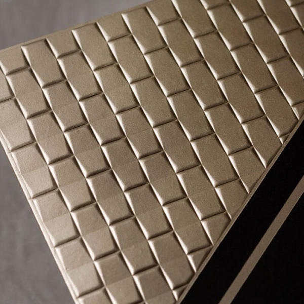Düğün Davetiyesi İkw-40476 | Siyah ve Gold Renk Kabartma Desenli Kapaksız Zarflı Modern Davetiye