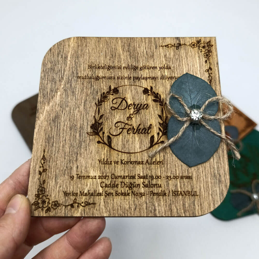 Düğün Davetiyesi Çapraz Köşe Oval Kesim Kare Ahşap Davetiye AHD-202613 12x12 cm - Ceviz
