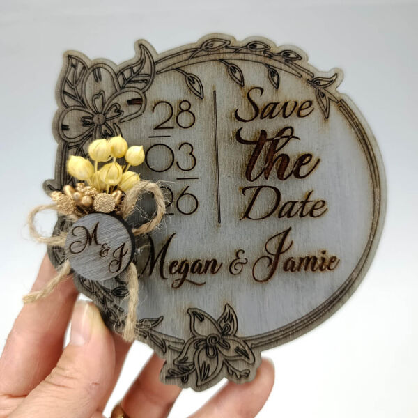 Düğün Davetiyesi Çiçek Motifi Kesim Ahşap Davetiye Magnet AHD-202618 12x12 cm - Gri