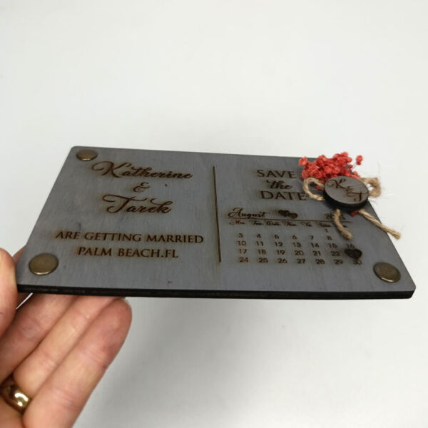 Düğün Davetiyesi AHD-202619 Takvimli 4 Köşe Perçinli Ahşap Davetiye 12x19 cm - Gri