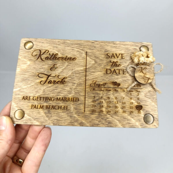 Düğün Davetiyesi AHD-202619 Takvimli 4 Köşe Perçinli Ahşap Davetiye 12x19 cm - Ceviz