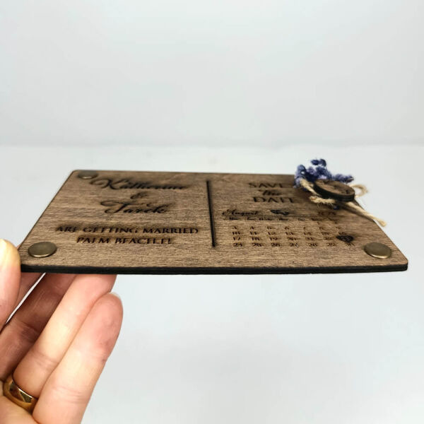 Düğün Davetiyesi AHD-202619 Takvimli 4 Köşe Perçinli Ahşap Davetiye 12x19 cm - Koyu Ceviz