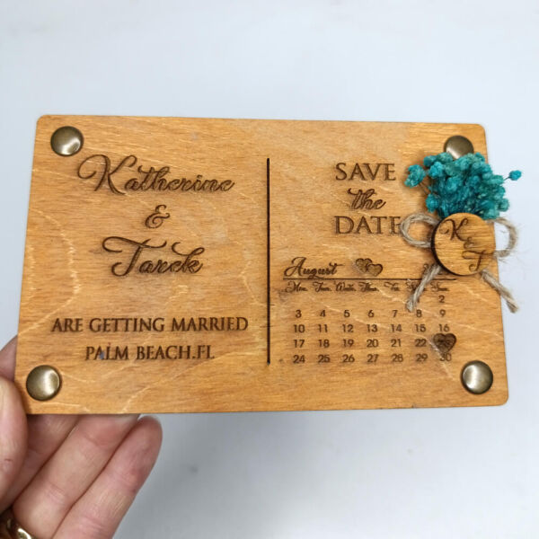 Düğün Davetiyesi AHD-202619 Takvimli 4 Köşe Perçinli Ahşap Davetiye 12x19 cm - Kızıl