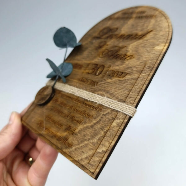 Düğün Davetiyesi AHD-202620 Üst Oval Kubbe Kesim Ahşap Davetiye 11x16 cm - Ceviz
