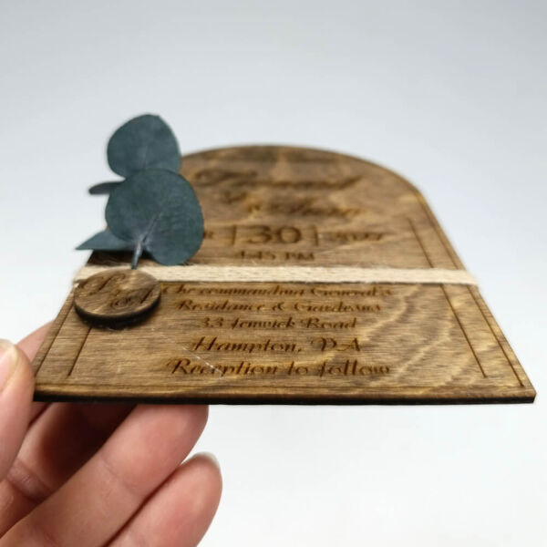 Düğün Davetiyesi AHD-202620 Üst Oval Kubbe Kesim Ahşap Davetiye 13x19 cm - Ceviz