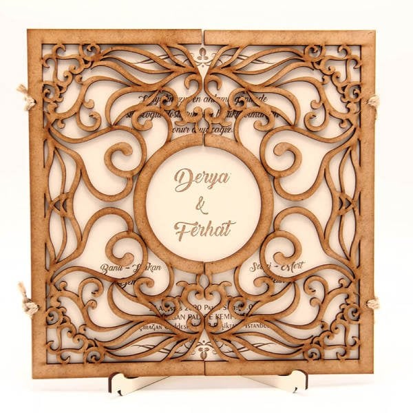 Ahşap Düğün Davetiyesi Kalp Desenli Kapaklı Kare Davetiye AHD-3061