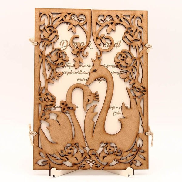 Ahşap Düğün Davetiyesi AHD-3013b | Çift Kuğu Desenli Ahşap Davetiye