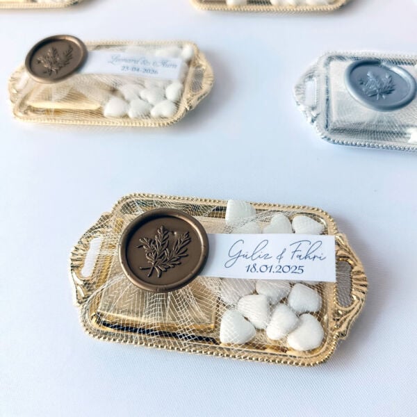 Nikah Şekeri Nks-316A Mühürlü Madlen Çikolata ve Kalp Şekerli Gold Metal Mini Tepsi