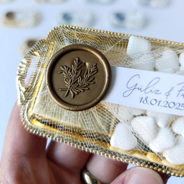 Nikah Şekeri Nks-316A Mühürlü Madlen Çikolata ve Kalp Şekerli Gold Metal Mini Tepsi