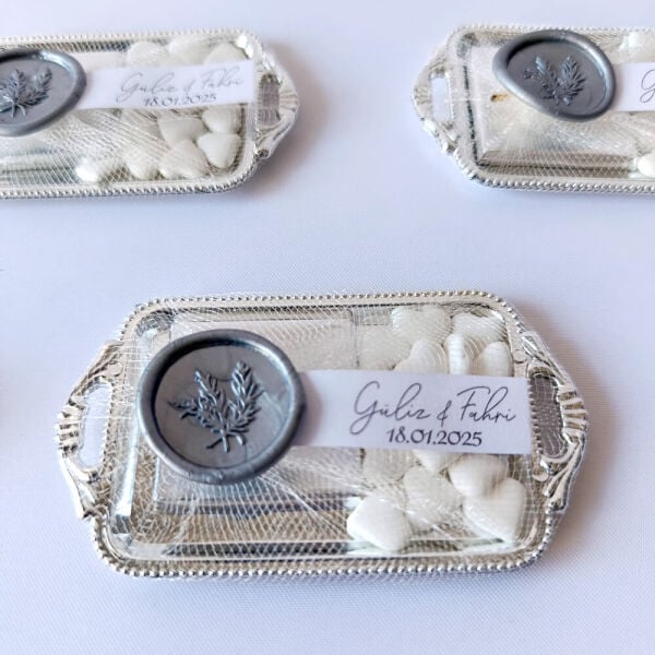 Nikah Şekeri Nks-316B Mühürlü Madlen Çikolata ve Kalp Şekerli Gümüş Metal Mini Tepsi