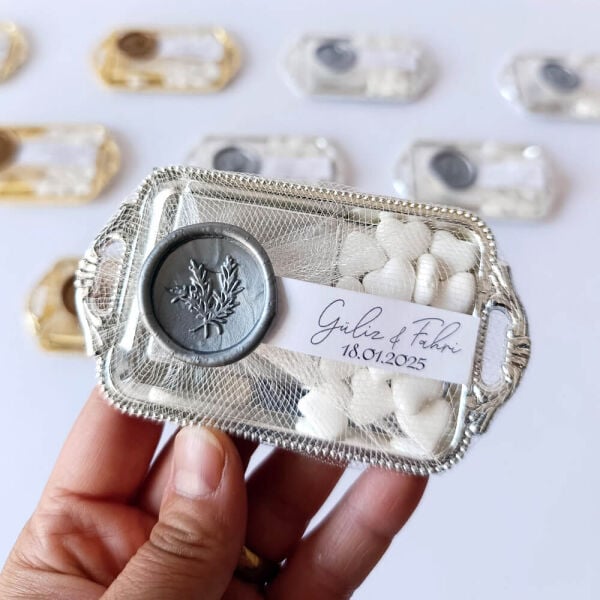 Nikah Şekeri Nks-316B Mühürlü Madlen Çikolata ve Kalp Şekerli Gümüş Metal Mini Tepsi