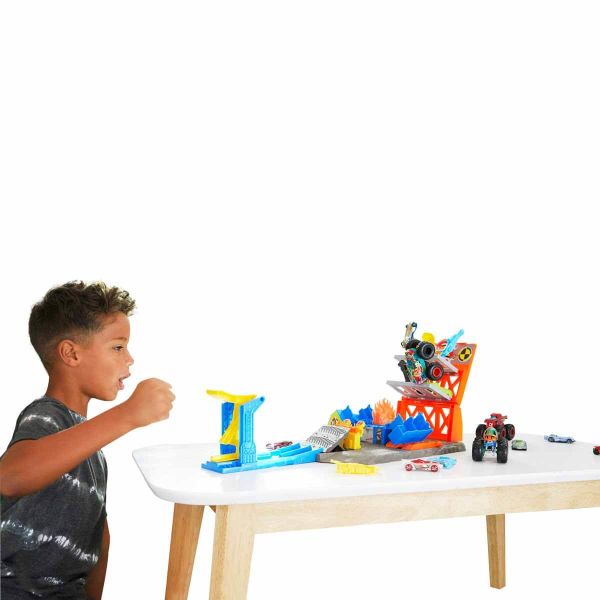 Hot Wheels Monster Trucks Patlama İstasyonu Oyun Seti HFB12