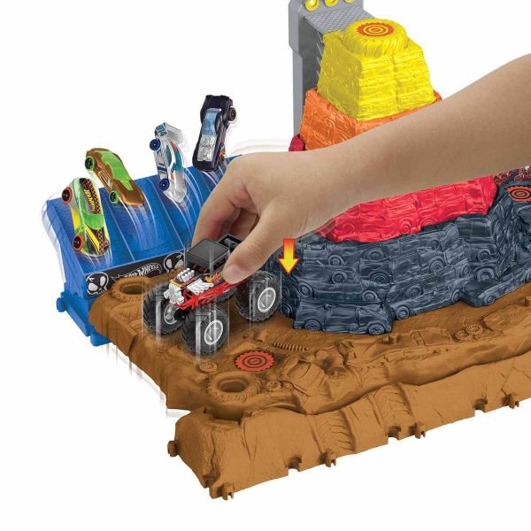HOT WHEELS Monster Trucks Muhteşem Çarpışma Arenası Oyun Seti HNB96